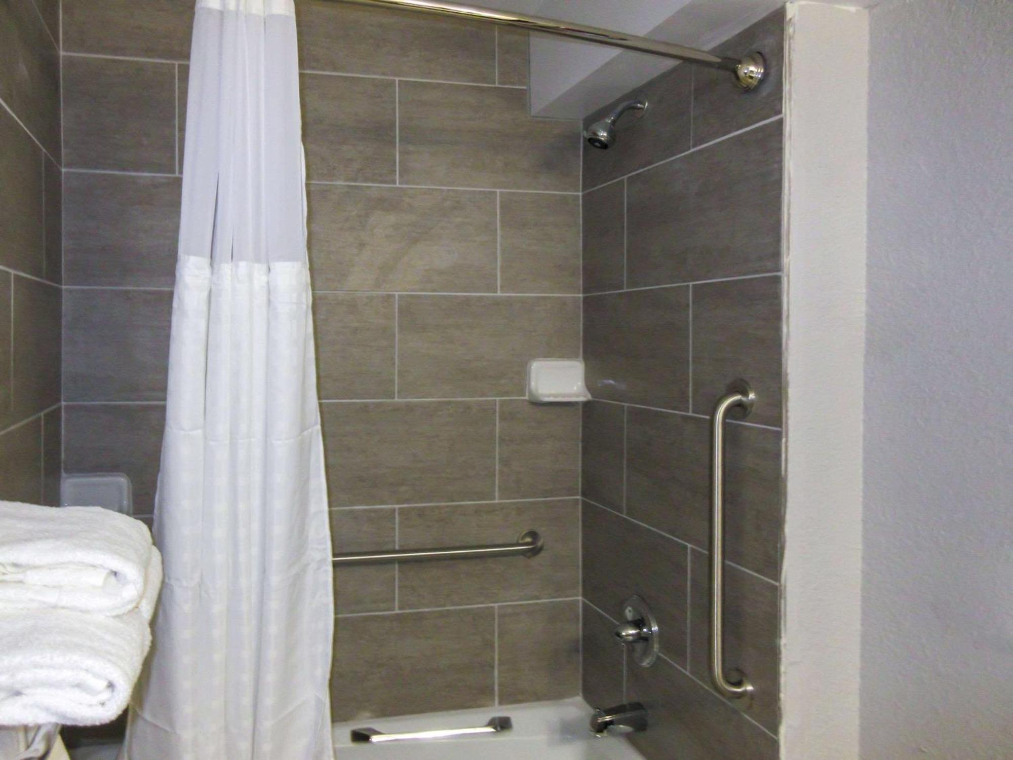 Quality Inn & Suites Hammond Near I-8090 Buitenkant foto